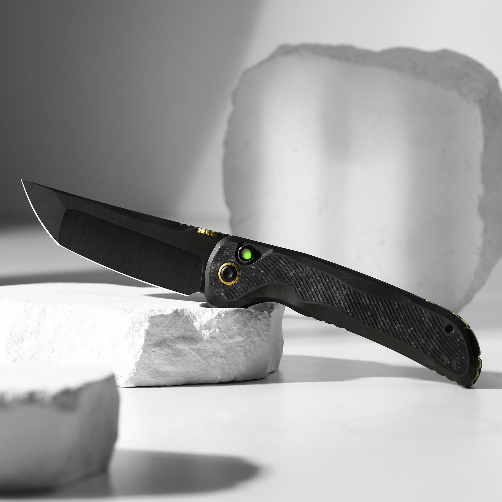 Mithril | KineticFit™ Button Lock | M390 + DLC Ultra + Hand-Brushed | Exquisite Light | KizerX®